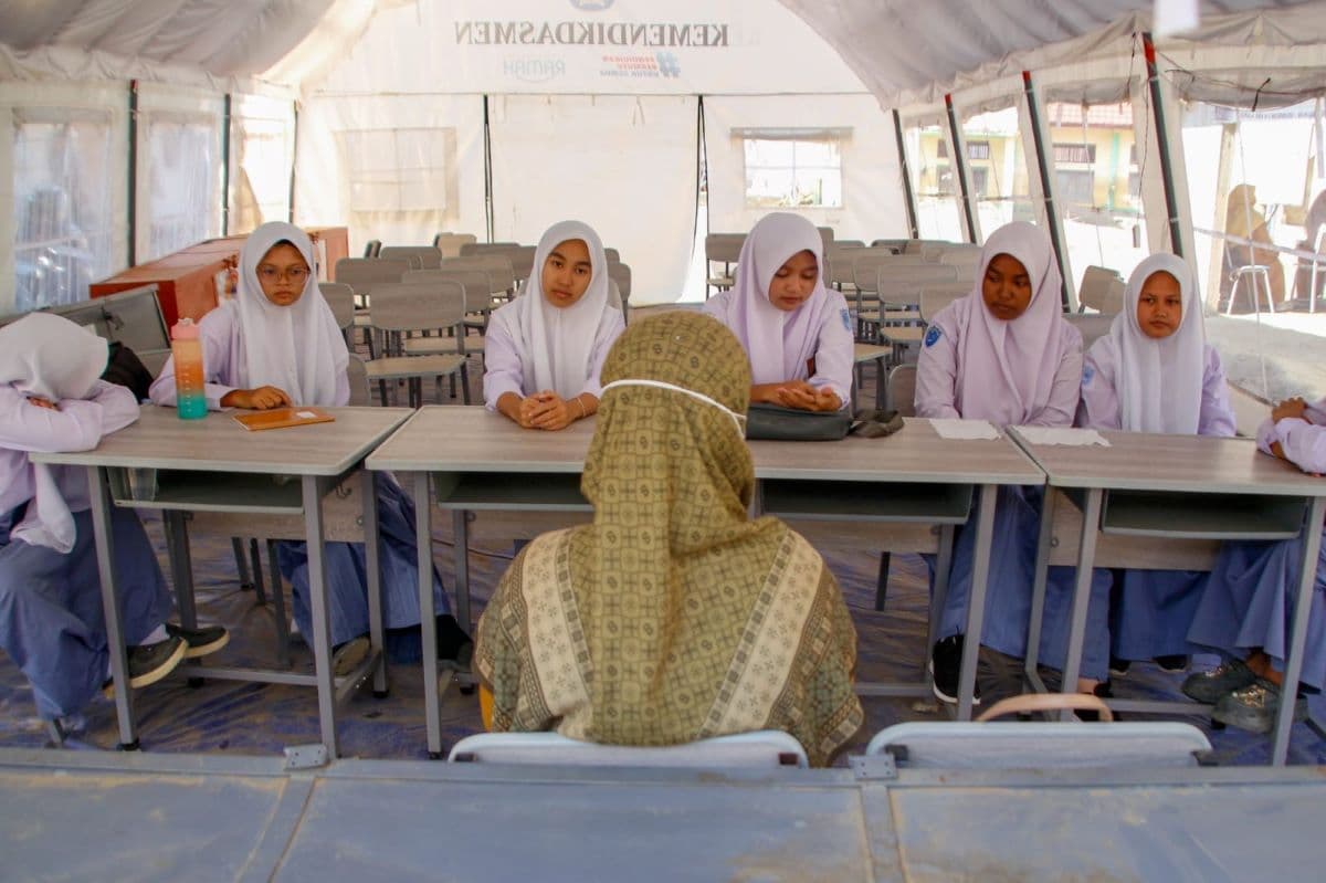 Siswa Pidie Jaya Bertahan di Kelas Darurat Pasca Bencana, Ujian Akhir Menanti
