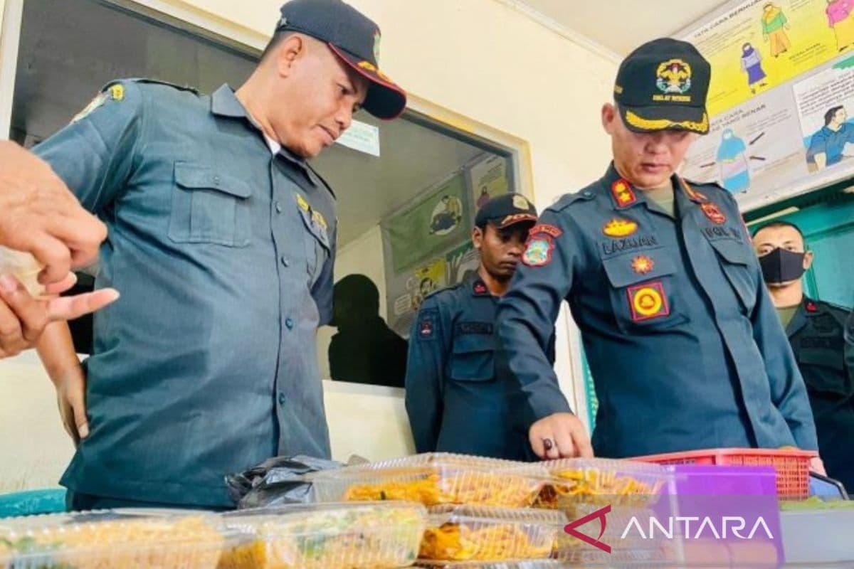 Polisi WH Aceh Barat Tegur Pedagang Jual Makanan Sebelum Waktu Puasa