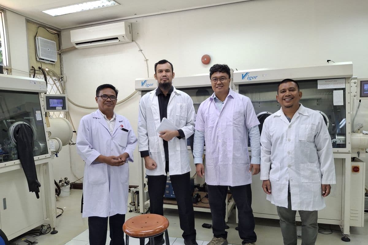 Peneliti UIN Ar-Raniry Kembangkan Baterai Ramah Lingkungan Berbasis Tumbuhan