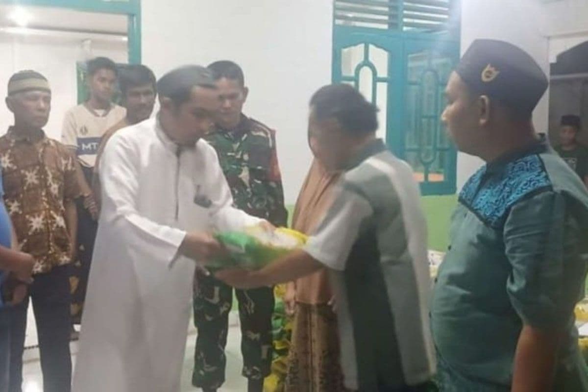 320 Sak Beras Dibagikan Pemdes Suka Jaya untuk Warga Kurang Mampu di Simeulue