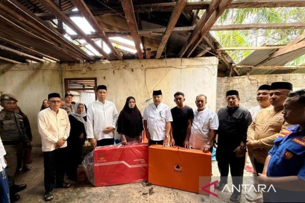 Bupati Nagan Raya Salurkan Bantuan untuk Korban Angin Kencang di Hari Raya