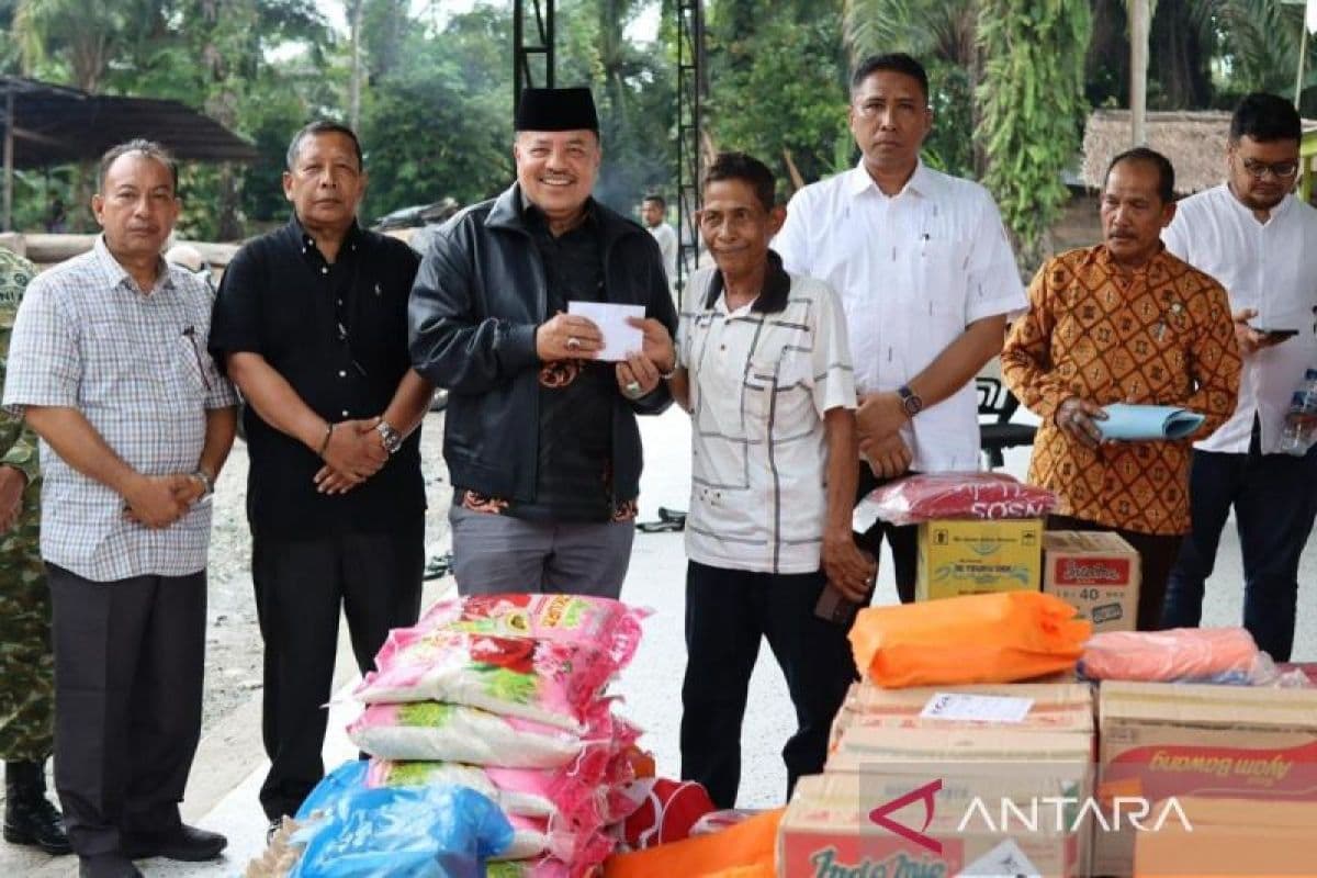 Pemkab Nagan Raya Salurkan Bantuan Masa Panik untuk Korban Kebakaran di Krueng Seumayam