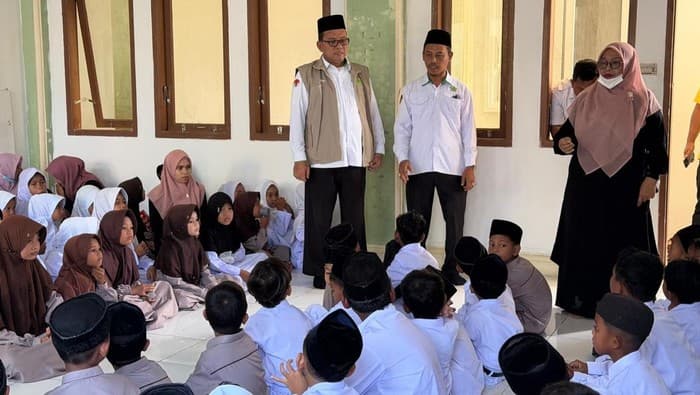 10 Madrasah di Aceh Roboh Hanyut, Siswa Belajar di Meunasah dan Lapangan