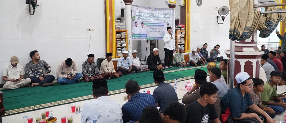 Buka Puasa Bersama PEMA untuk Warga Banjir Pijay, Salam Hangat dari Gubernur Aceh