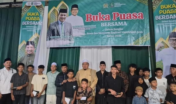 Ribuan Warga Bireuen, Termasuk Pengungsi Banjir, Buka Puasa Bersama HRD