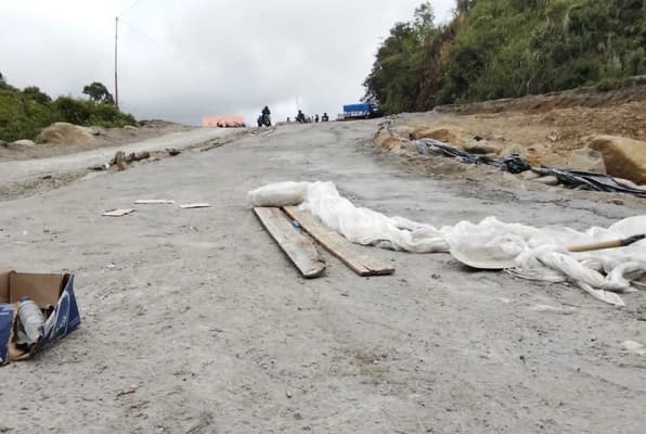 Warga Permata Bener Meriah Perbaiki Jalan Swadaya, Harap Pemprov Turun Tangan