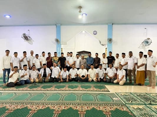 MBCA dan Kutaradja Fried Chicken Salurkan Paket Ramadhan untuk Warga Terdampak Banjir di Pidie Jaya