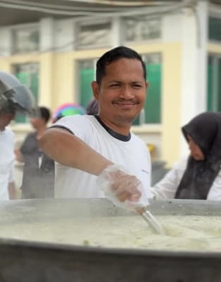 Relawan Aceh Barat Bagikan 4.000 Porsi Kanji Rumbi Selama Ramadan