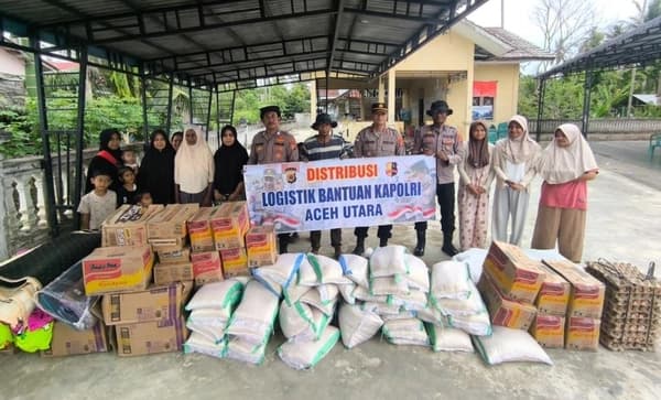 Polisi Salurkan Bantuan Kapolri ke Rumah Korban Banjir Aceh Utara