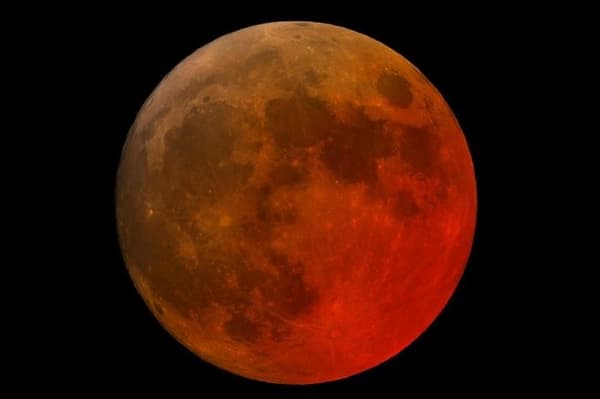 Gerhana Bulan Total Hiasi Langit Aceh Malam Ini, Kemenag Imbau Shalat Khusuf