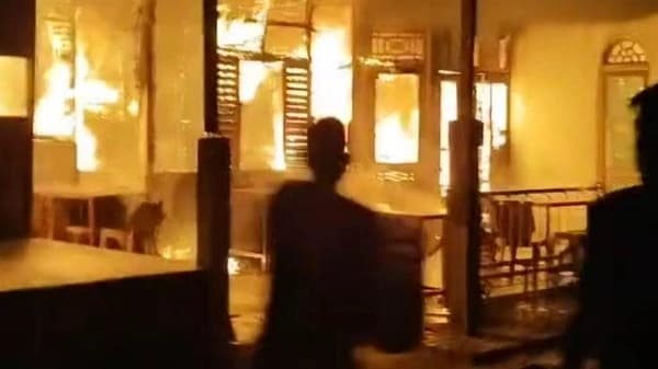 Rumah Warga Jeunieb Habis Terbakar Saat Keluarga Shalat Tarawih