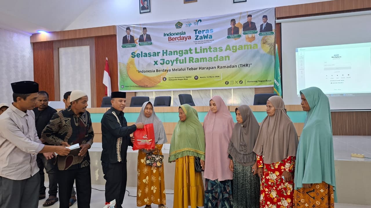 Kemenag Nagan Raya Bagikan Paket Sambako kepada 200 Fakir Miskin di Bulan Ramadhan
