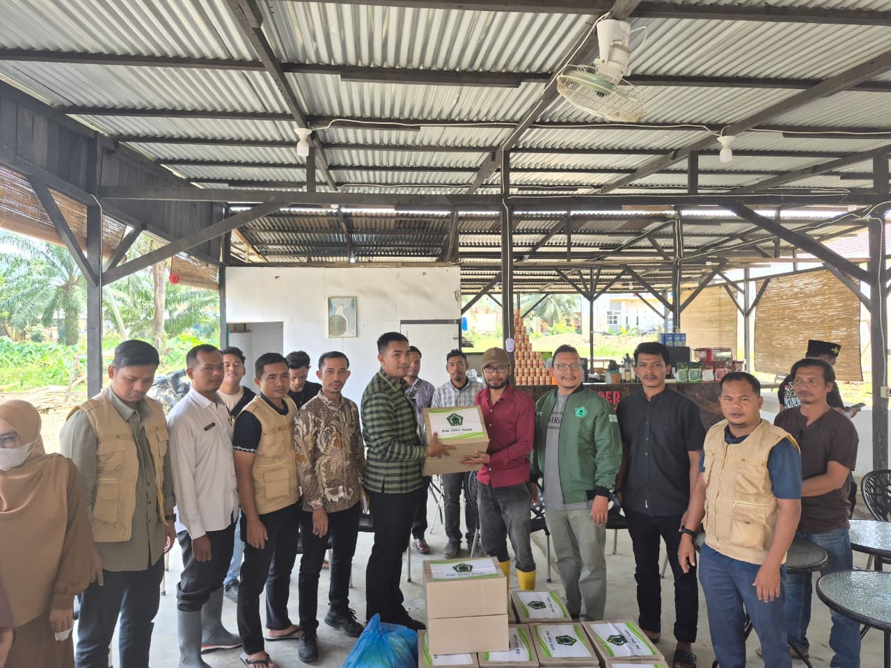 PW ISNU Aceh Salurkan Paket Lebaran untuk Pengurus PC ISNU Aceh Tamiang Terdampak Banjir