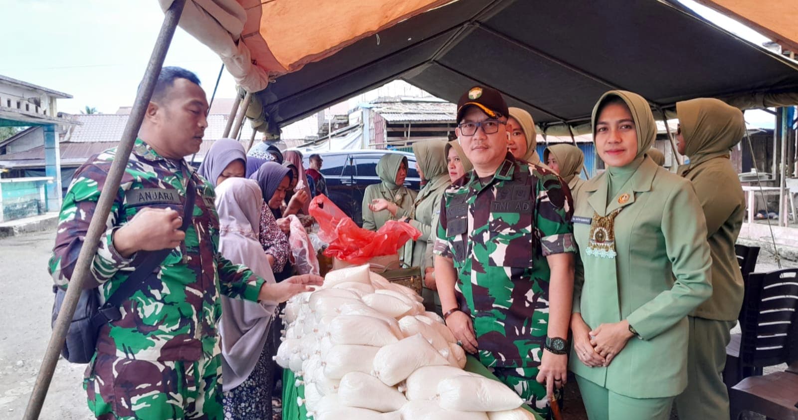 Bazar Murah Kodim Simeulue Ringankan Beban Warga Jelang Idul Fitri