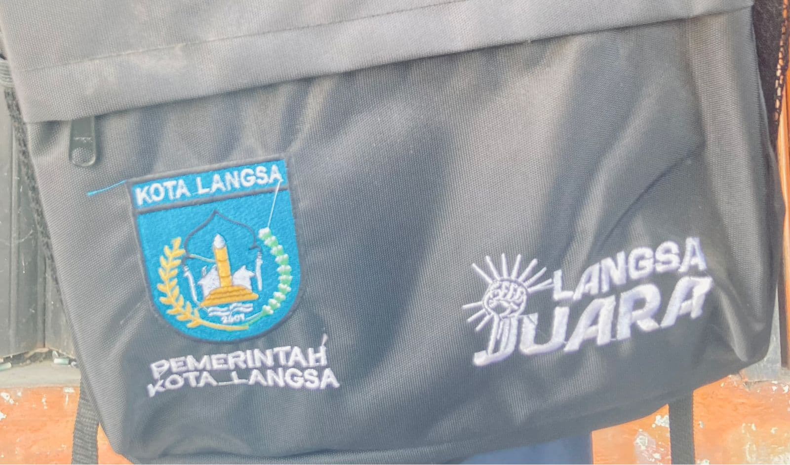 Tas Sekolah Rp255 Ribu di Langsa: Bantuan atau Pesan Politik?